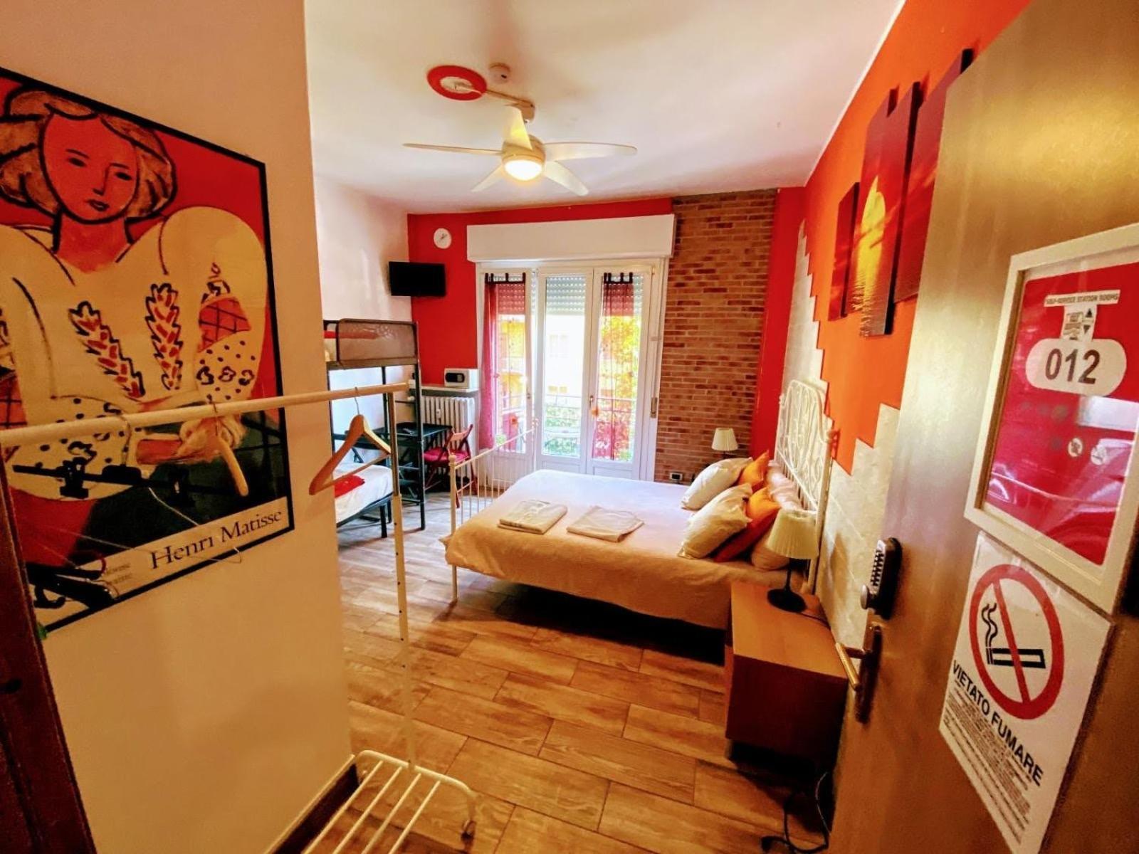 Europe Station Rooms Parma Exteriör bild