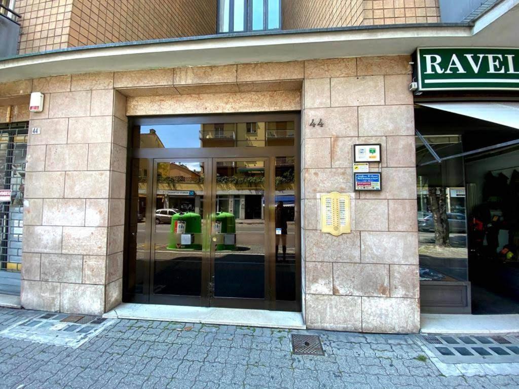 Europe Station Rooms Parma Exteriör bild