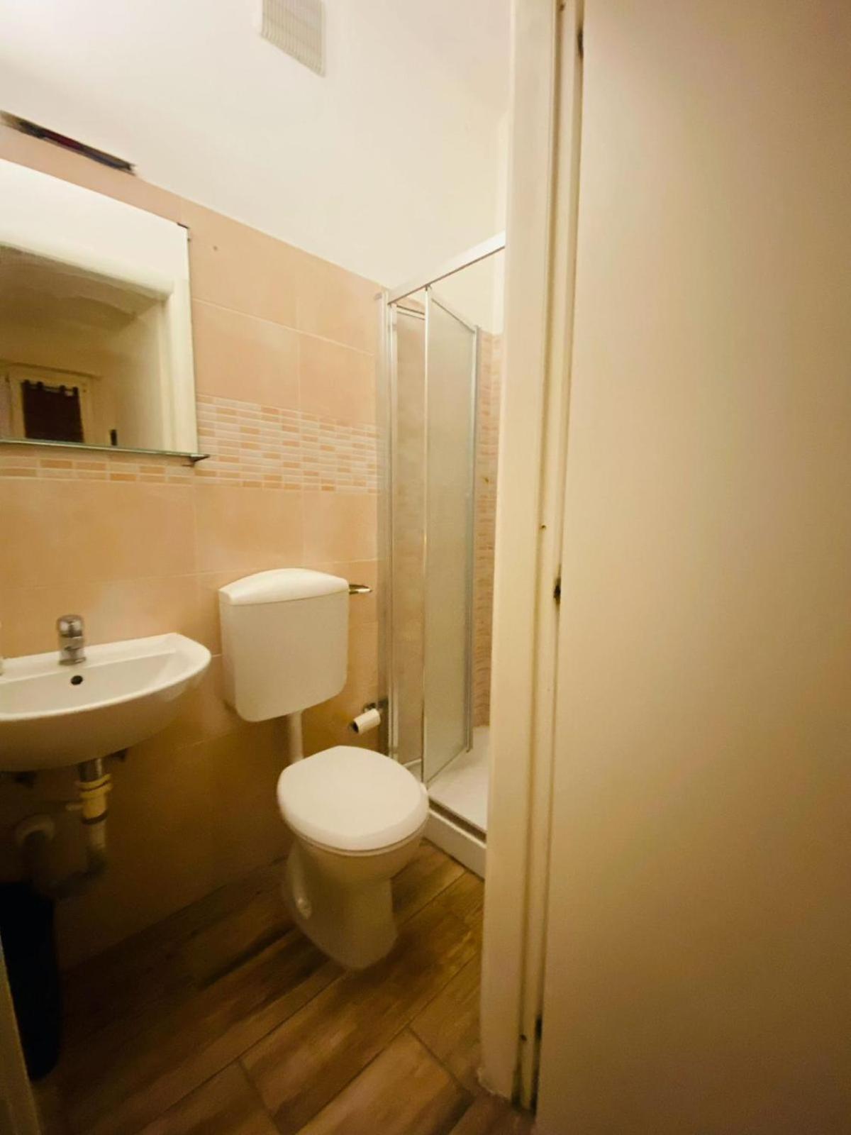 Europe Station Rooms Parma Exteriör bild